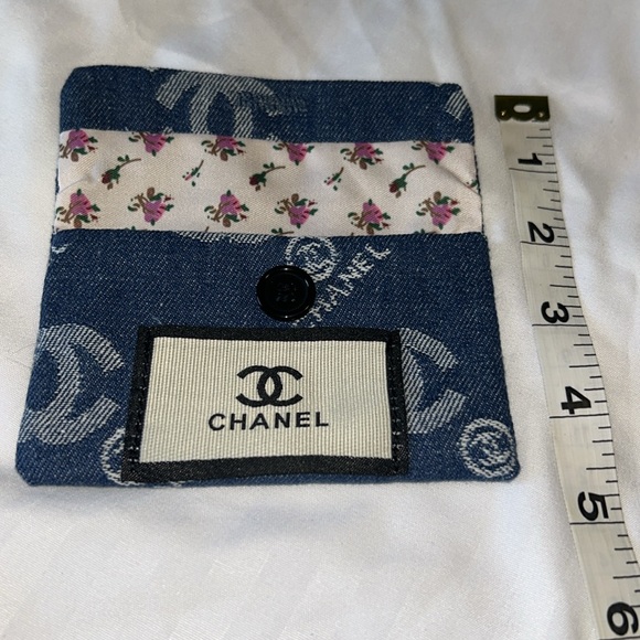 CHANEL Blue Travel Comb And Button Close Denium Pouch Set - Picture 13 of 15